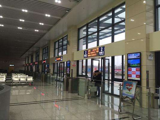 中創(chuàng)聯(lián)合55寸網(wǎng)絡(luò)版液晶廣告機(jī)進(jìn)入蘭州火車站(圖文)